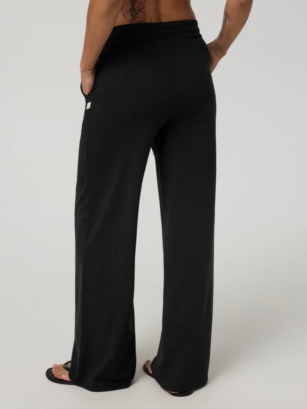 NWOT Vuori Halo Essential Wideleg Pant Athleisure Effortless Chic DreamKnit M - Picture 4 of 11